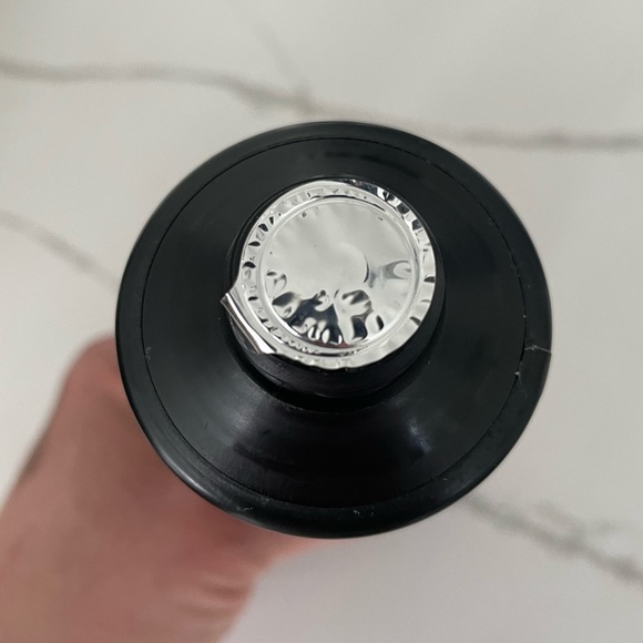 New Sealed Victoria’s Secret Lotion in Midnight Petals - Picture 2 of 2